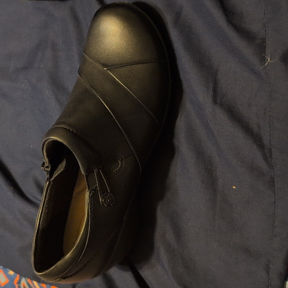 Shoes - Picture 2 of 4